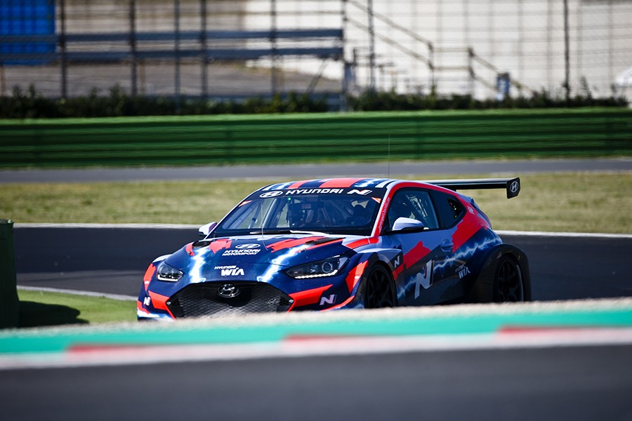 Farfus, Vernay, Chilton and J. Filippi with Hyundai in PURE ETCR