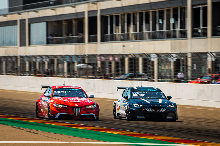 Azcona and Vernay claim pole positions in PURE ETCR