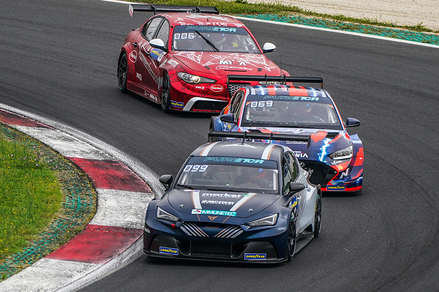 The FIA ETCR opens a new era for electric motorsport at Pau